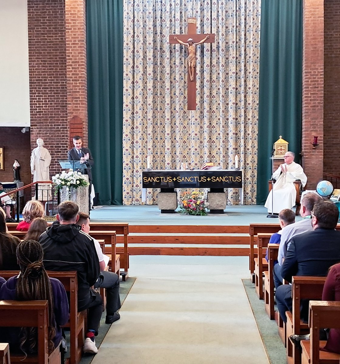 STOC_CAT's tweet photo. Brilliant to see so many of our schools represented at the joyous start of year Mass this afternoon at St Patrick's RC Church, Rochdale.

Thanks to Father Robert for the service, ably supported by many wonderful readers from the host schools @stpatsrochdale + @RcIngham. ✝💙🛐 https://t.co/nwFhaNaEI1