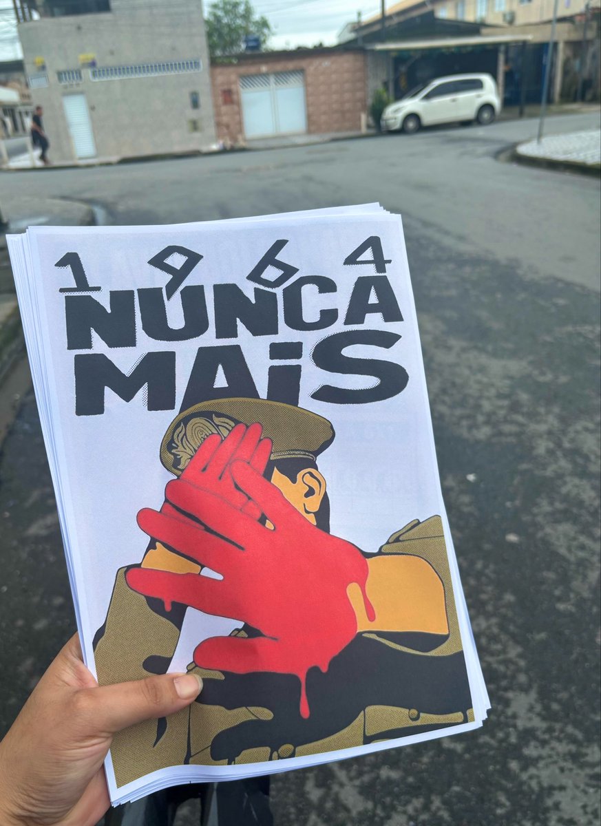 tamslunaroja's tweet photo. falei: moço, vc tem algum problema em imprimir algo para campanha política?

ele: problema nenhum

e ficamos nesse silêncio constrangedor enquanto as folhas saiam https://t.co/dOoKKLVNtl