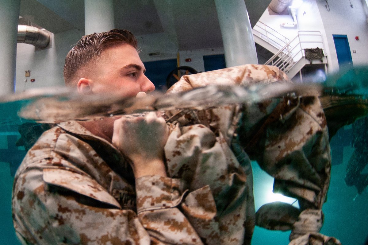 USMC's tweet photo. Into the Water https://t.co/dJATy8Jl99
