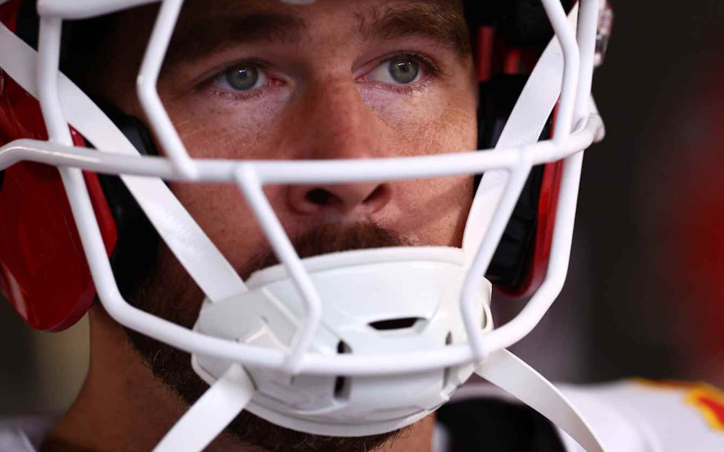 Daily_Chiefs_'s tweet photo. Kelce was targeted on just 10.5% of his routes in Week 3 — his LOWEST ever in a Mahomes start. 😳

His target rate is just 13.0% over the last two games, down from 25.0% in Weeks 1-2. 

Travis needs to be a bigger part of this offense moving forward. PERIOD.

📊 | Next Gen Stats https://t.co/SJl5QnZXxQ