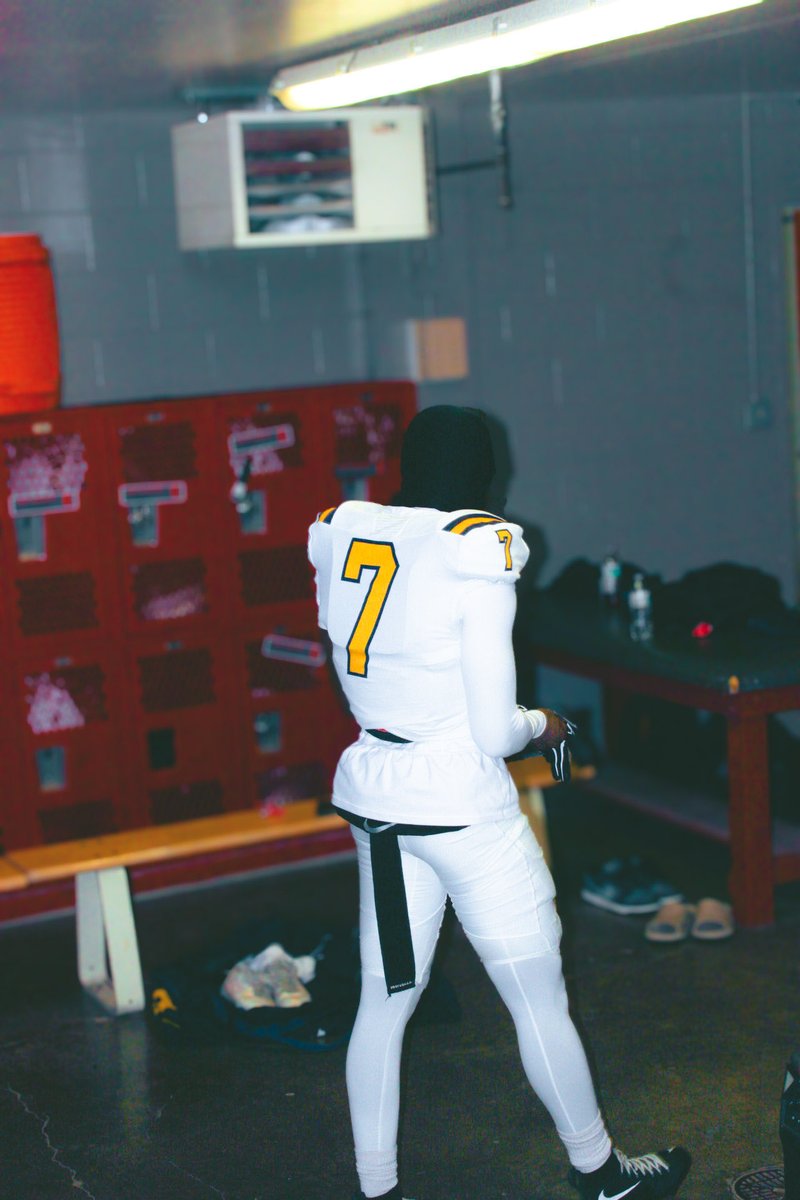2trillvaris's tweet photo. #clarkepride🦁 https://t.co/J4QYcAAolr