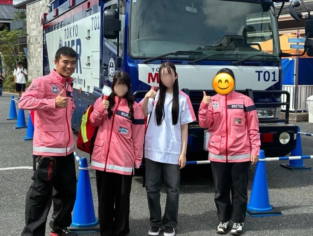 mer_sv26's tweet photo. 相良道明です！！
チームさながらは今回全国キャラバン埼玉へお邪魔させて頂きました！ジャケット貸してほしいと列ができましたが、皆様と同じファンのひとりで我々はスタッフではありません笑 https://t.co/8aSrhVyT8g