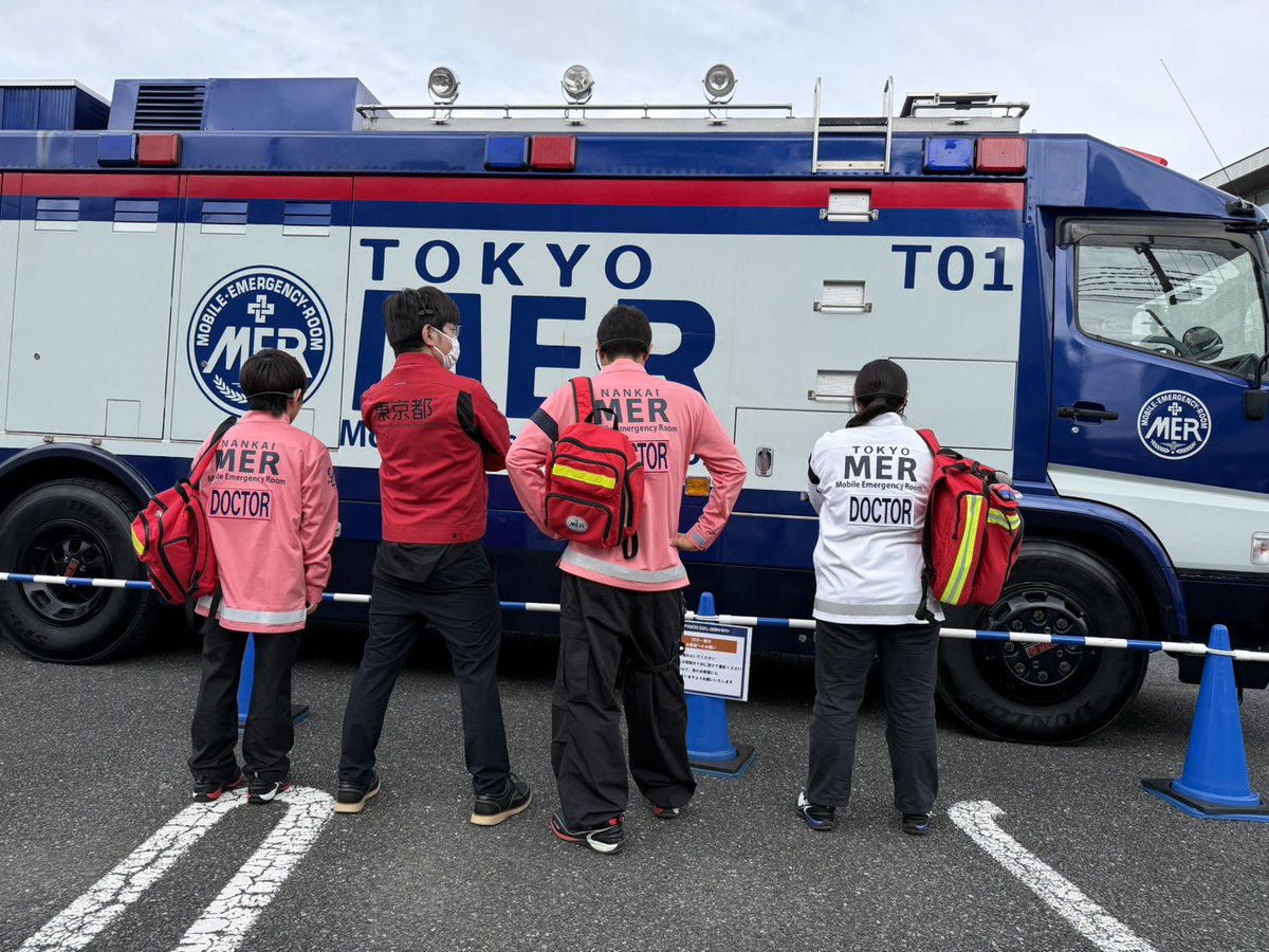 mer_sv26's tweet photo. 相良道明です！！
チームさながらは今回全国キャラバン埼玉へお邪魔させて頂きました！ジャケット貸してほしいと列ができましたが、皆様と同じファンのひとりで我々はスタッフではありません笑 https://t.co/8aSrhVyT8g