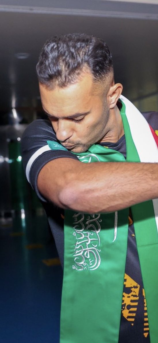 NawafAlkhaldi's tweet photo. لا حياد أبداً في حب السعودية 🇸🇦💚

#السعوديه_الإمارات https://t.co/cWNEAyVTcc