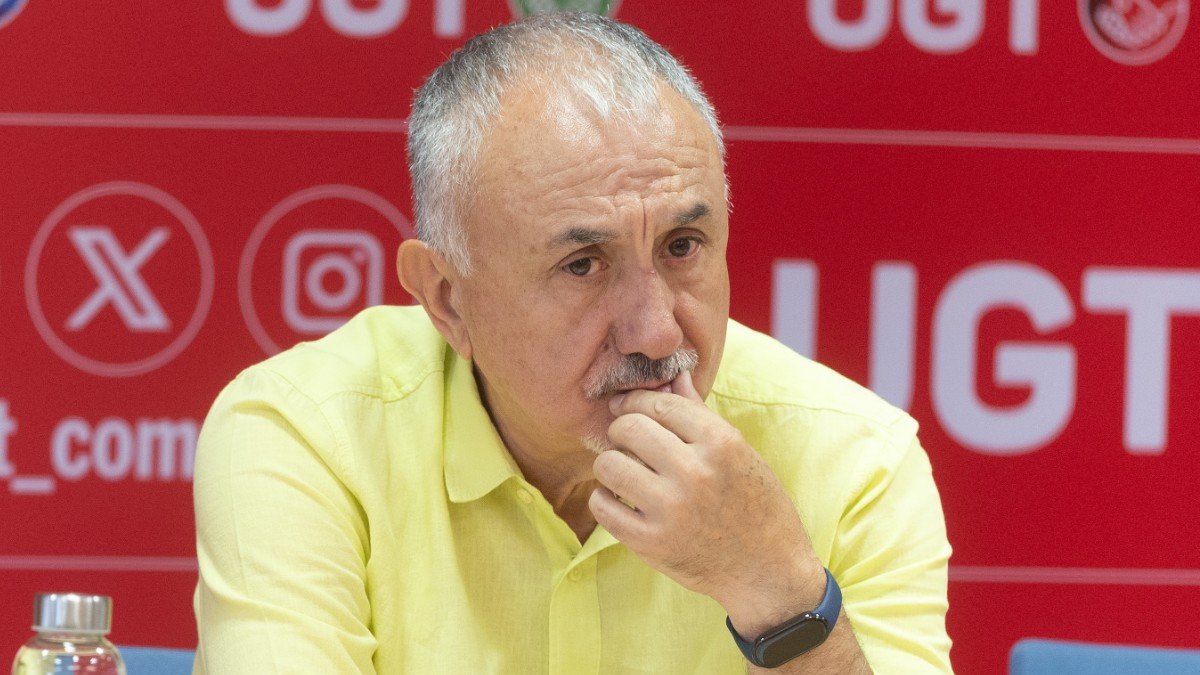 gaceta_es's tweet photo. El motivo por el que UGT y CCOO convocan una «huelga general» contra la oposición: les han reducido un 50% las subvenciones en las regiones que gobierna VOX

https://t.co/2Yix31KJgN https://t.co/CfqFEgITxm