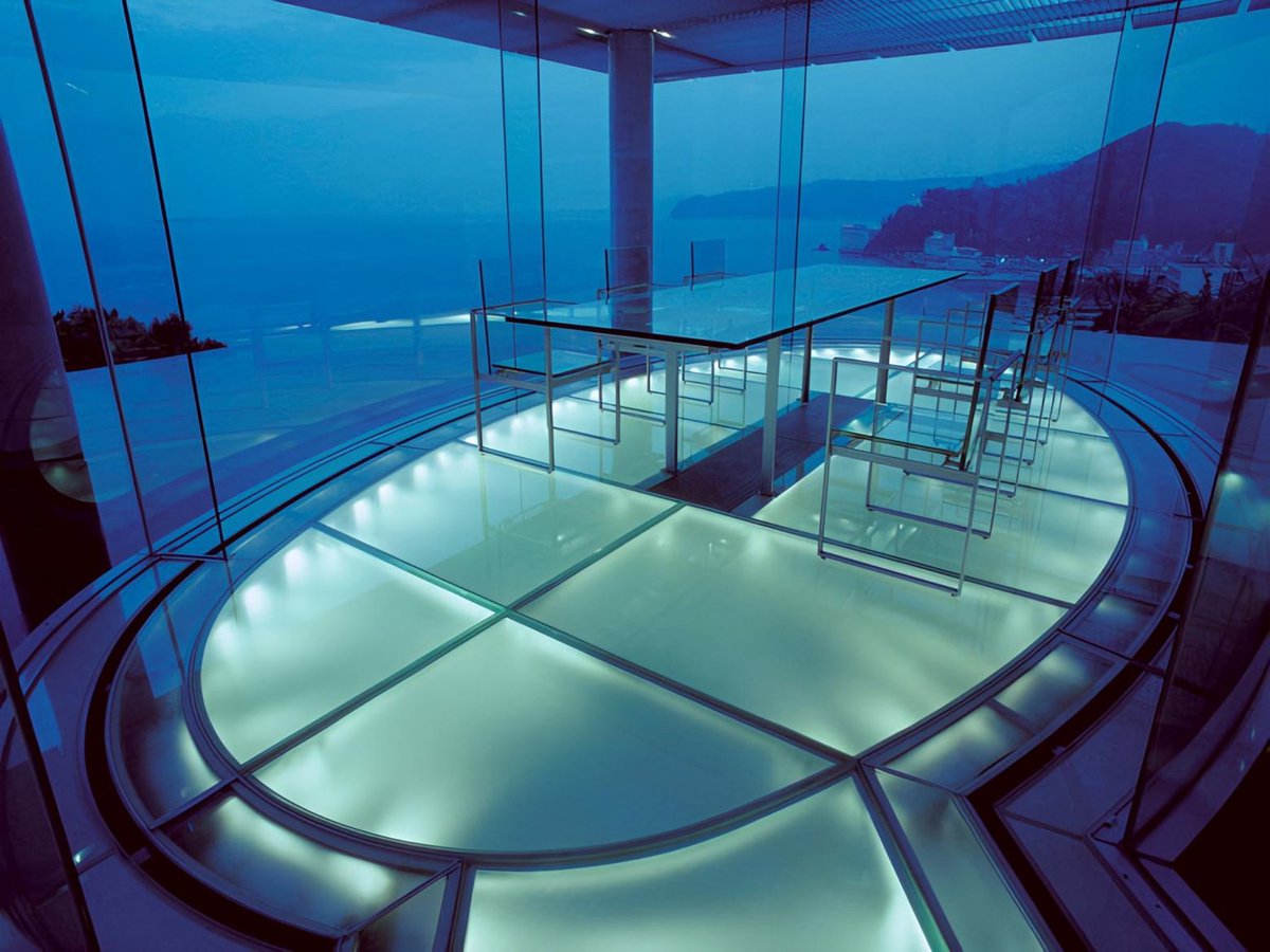 luusssso's tweet photo. The dining room at Kengo Kuma’s Water/Glass House in Atami, Japan would make an incredible filming location https://t.co/bg8h9XdUgW