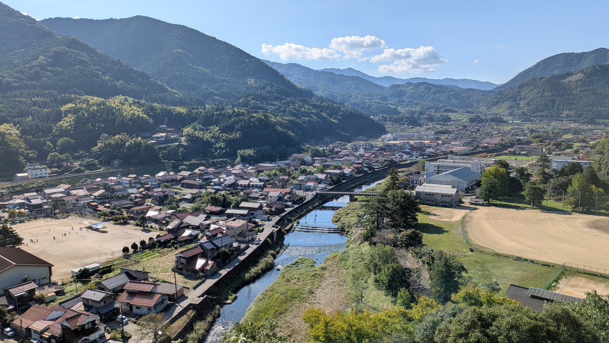 tabirowx's tweet photo. 日本最長片道きっぷの旅 6日目
山口▷松江
乗車本数 4本
乗車距離 243.8 km

山口県を抜け、津和野の城下町、波子の赤い屋根瓦の集落、温泉津の温泉街と、島根県の特徴的な街並みを堪能しながら松江駅まで進んだ。 https://t.co/SkqxMcCo6z