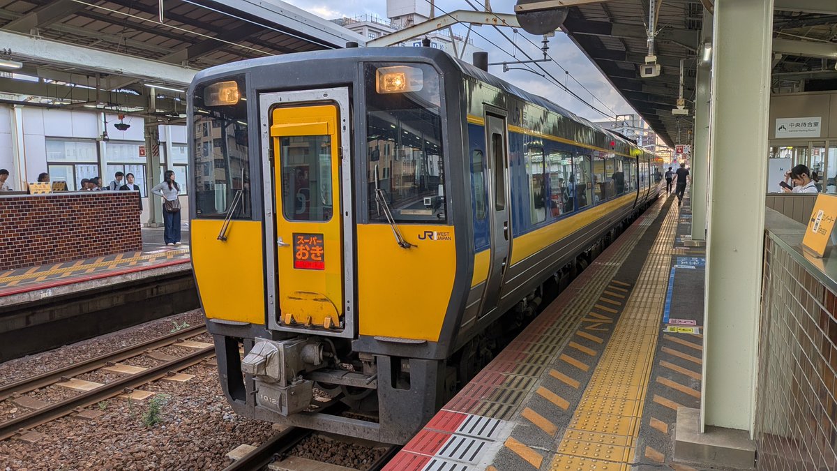 tabirowx's tweet photo. 日本最長片道きっぷの旅 6日目
山口▷松江
乗車本数 4本
乗車距離 243.8 km

山口県を抜け、津和野の城下町、波子の赤い屋根瓦の集落、温泉津の温泉街と、島根県の特徴的な街並みを堪能しながら松江駅まで進んだ。 https://t.co/SkqxMcCo6z