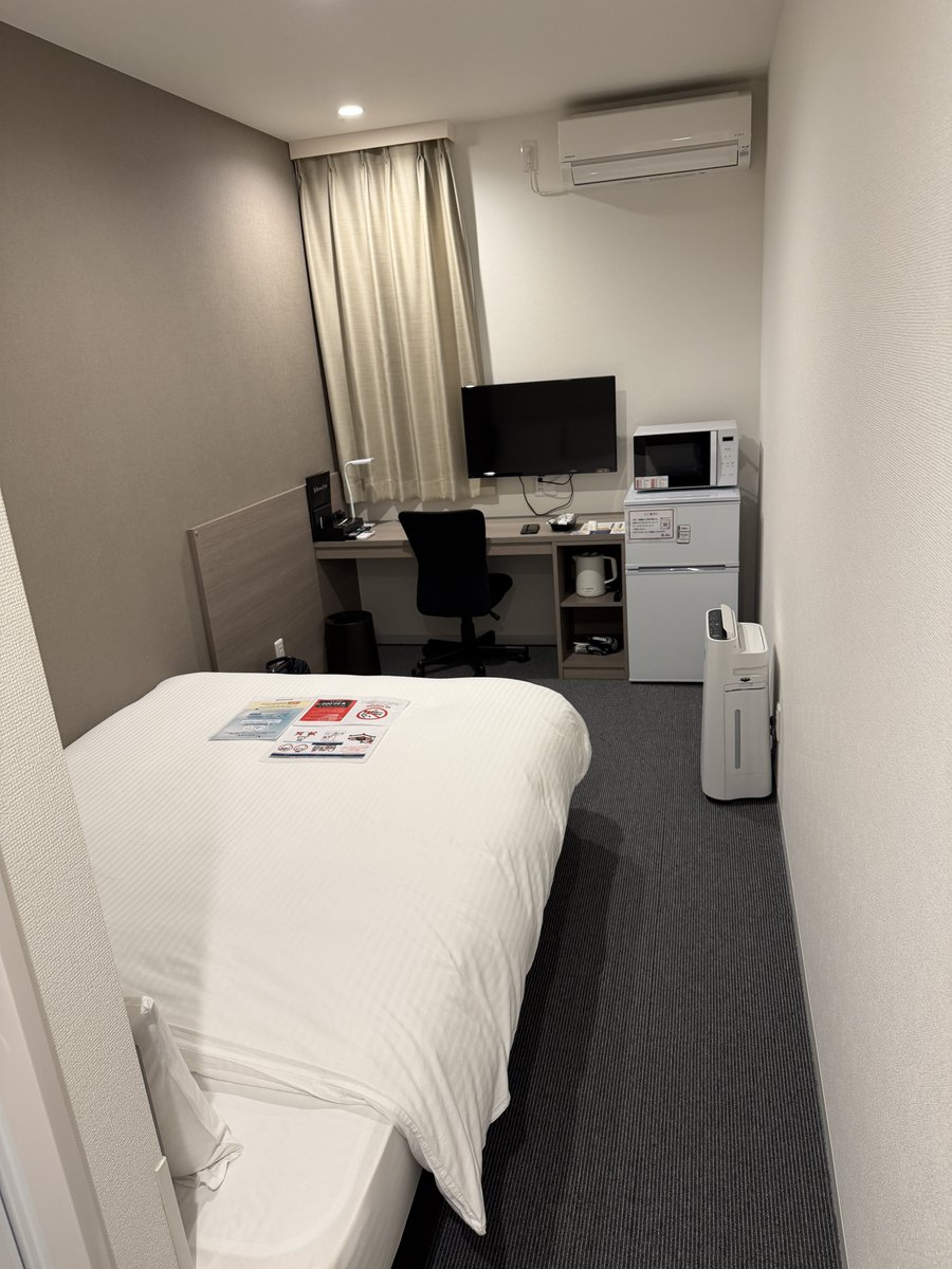 fkmy1177's tweet photo. コンテナタイプ泊まった事無かったけど中は結構普通でした。
というか、室内照明明るいのが良いね〜 https://t.co/2c1iAxP1Ak