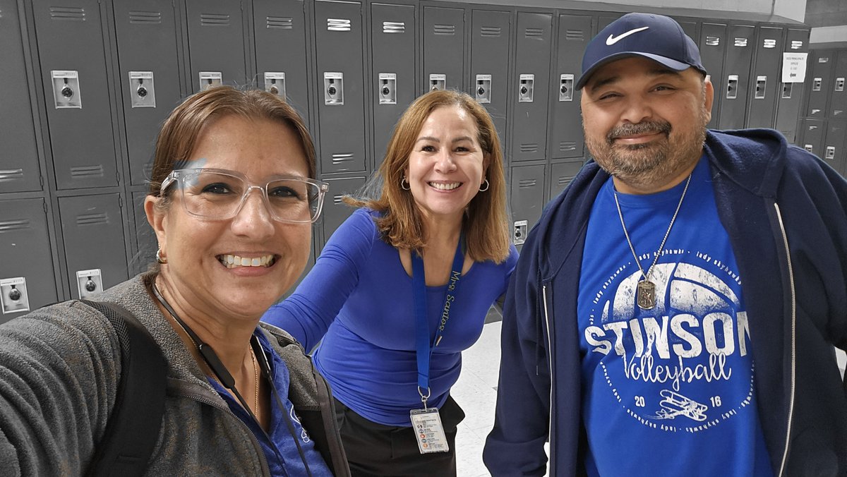 MyraMoralesTSS's tweet photo. #BlueUp #BeKind #BlueShirtDay #SkyhawkPride #SkyhawkLane https://t.co/JjgexkvaOp