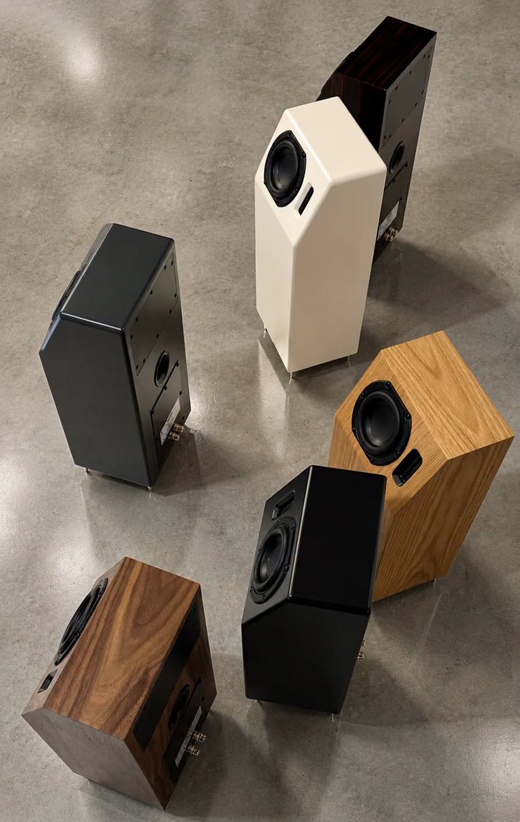 AudioVideoWars's tweet photo. Polska premiera: Neat Acoustics Vito Classic w wykończeniu Ruby Flame. Obok nich kompaktowe IOTA Alpha II. Wszystko pokaże warszawska Atmosfera Dźwięku. 🎶

📍 Radisson Blu Sobieski. Audio Video Show, 23-25.10
🎫 https://t.co/PWsDDSJnHM
#AudioVideoShow https://t.co/lkGUxf3d3U