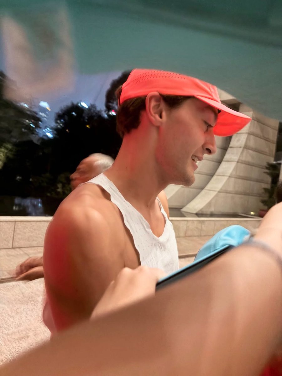 weraugoing's tweet photo. bro is fine as hell, i gasped https://t.co/EjT9hrlFg4
