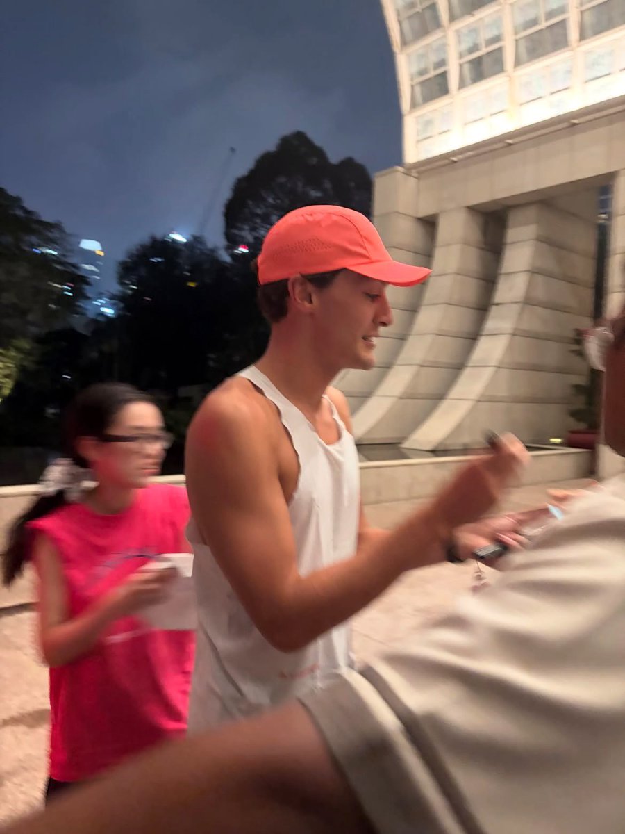 weraugoing's tweet photo. bro is fine as hell, i gasped https://t.co/EjT9hrlFg4