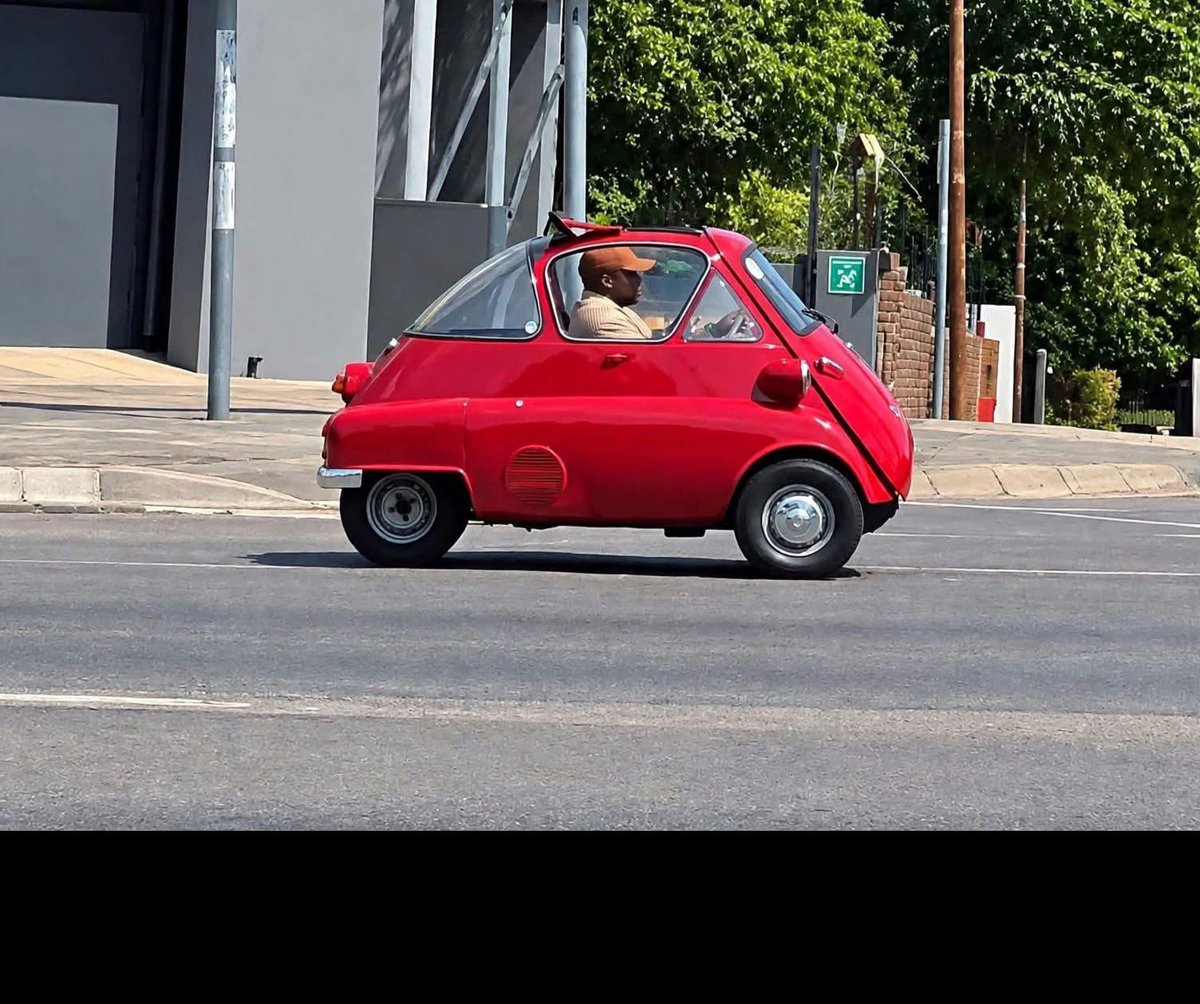 Chymamusique's tweet photo. Fuel price increases got me here , every cent counts now ⛽️ , I saw it coming 😭
Small engines &amp; cars matter 🚗 https://t.co/QVlPYW9tbB