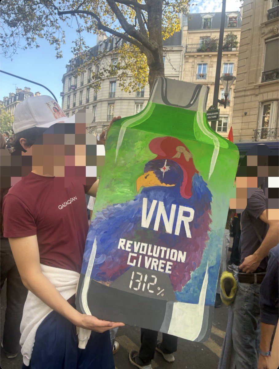fullgamberge's tweet photo. MDRRR regardez la pancarte de ouf https://t.co/vJqoPWWzpg