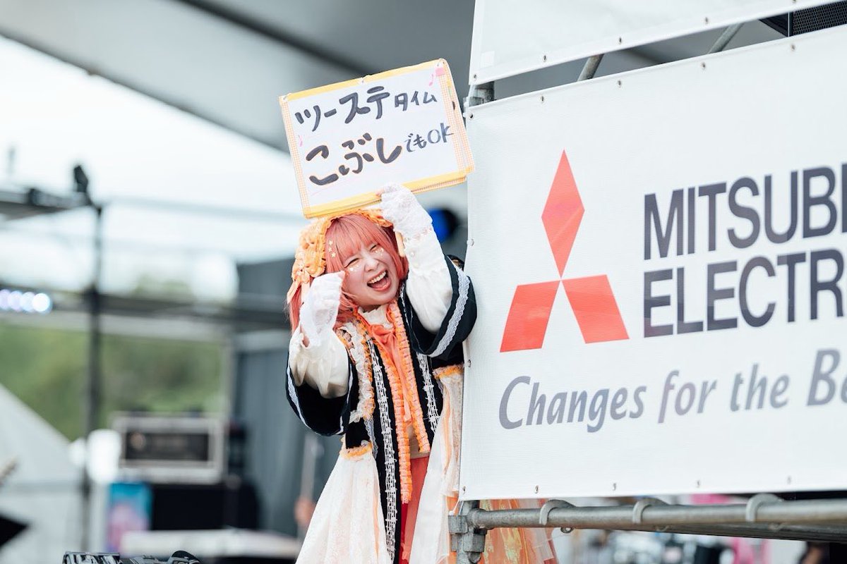 chagikagura's tweet photo. 【🪭クラファン達成報告🧡】

#ちゃぎ誕2026 応援企画 15口
『ライブで使用している「ちゃぎの神託札」を会場に設置』達成🎉⟡.·
 
もうすっかりライブでお馴染みのちゃぎカンペを、生誕限定で会場に展示！みんなが触れるようにします！ぜひ近くで見てねー！！！

🎂▷▶︎▷https://t.co/calSG2WNQ6 https://t.co/tVfmTd8BJ5