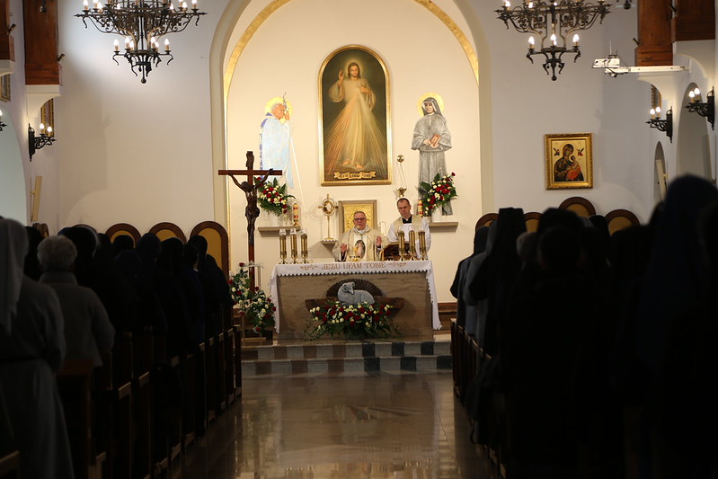 ChurchInPoland's tweet photo. The 153rd Plenary Assembly of the Conference of Major Superiors of Women’s Religious Congregations began with Holy Mass at the Shrine of St. Faustina in Warsaw. The Eucharist was presided over by the Apostolic Nuncio to Poland, Archbishop Antonio Guido Filipazzi. https://t.co/rHmWQMZl4f