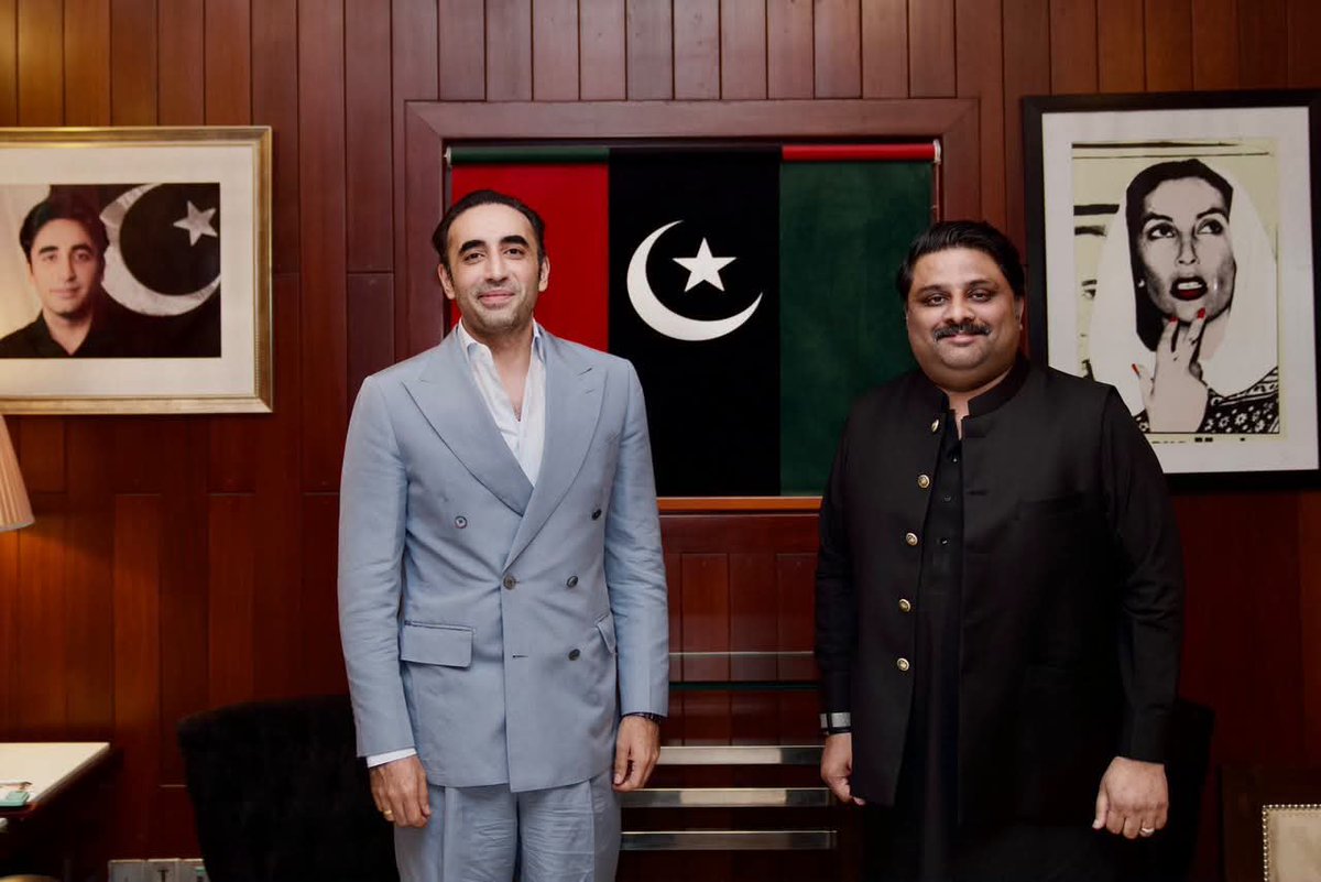 PPPAltaCanada's tweet photo. کراچی: پاکستان پیپلزپارٹی کے چیئرمین بلاول بھٹو زرداری سے سندھ اسمبلی کے رکن خرم سومرو نے بلاول ہاؤس میں ملاقات کی اور ٹنڈو محمد خان میں اپنے حلقہ انتخاب کے عوامی مسائل اور ان کے حل سے متعلق اقدامات سے آگاہ کیا۔ https://t.co/0p5IYZH5BX
