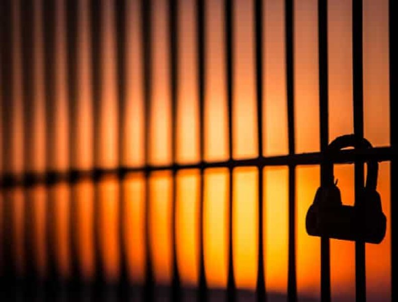 borderObserver's tweet photo. 19 headlines with the keyword Prison | Sentence | Arrest | Charge | Accuse | Nab
https://t.co/feV83E4JwZ

2 headlines with the keyword Asylum | Fraud
https://t.co/2loGJfeT2w https://t.co/FpWkoCNuvh