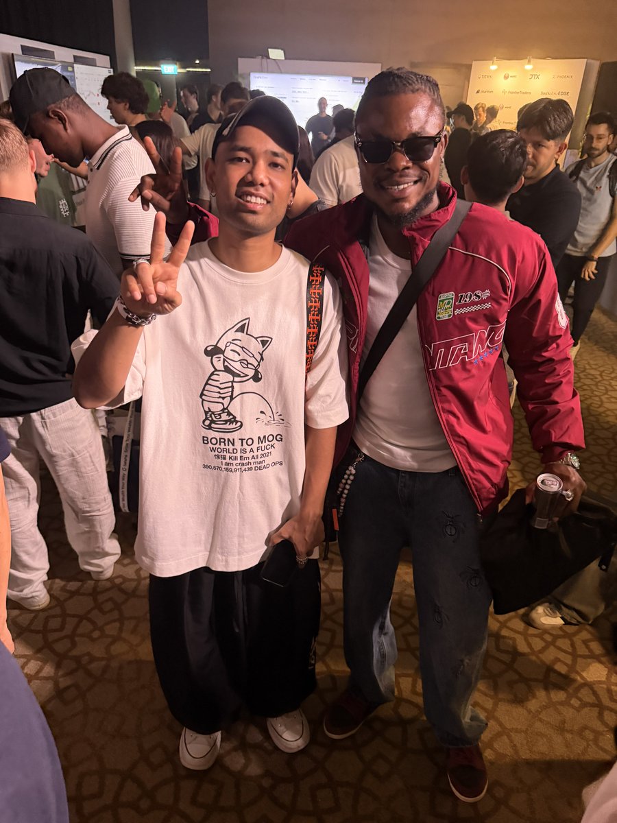 heisfeezy's tweet photo. Day 1 in Singapore and I met some legends on CT. 

Had to show up at 7 events and believe me, my body and soul is tired asf. 

Excited for the next few days of Token2049 in this beautiful city. https://t.co/3dr91mlu6J