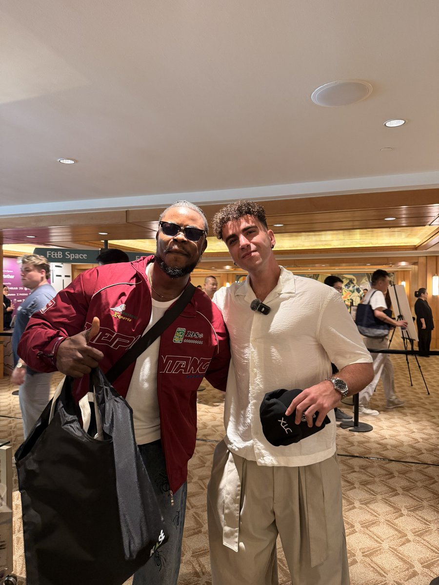 heisfeezy's tweet photo. Day 1 in Singapore and I met some legends on CT. 

Had to show up at 7 events and believe me, my body and soul is tired asf. 

Excited for the next few days of Token2049 in this beautiful city. https://t.co/3dr91mlu6J