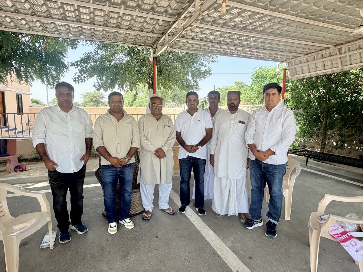 AzharBarmer's tweet photo. राजस्थान युवा कांग्रेस प्रदेश महासचिव निर्वाचित होने के पश्चात पूर्व जिला कांग्रेस  जनाब शेर मोहम्मद जी से मुलाक़ात कर उनका आशीर्वाद एवं मार्गदर्शन प्राप्त किया।

इस अवसर पर मिले स्नेह, मान-सम्मान और शुभकामनाओं के लिए दिल से आभार। https://t.co/amLGpd3L9w