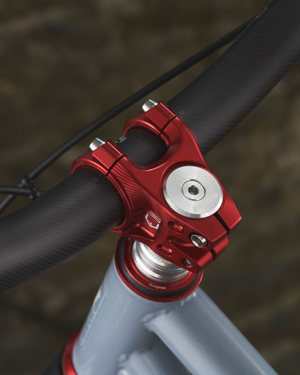Hopetech's tweet photo. Lancashire to Dresden.
A seriously good looking build from fellow Lancastrian and 2026 @srammtb Scholarship winner @hpbikeproject displayed at @bespoked.cc Dresden.

#bikecheck #ukmade https://t.co/vhCr8ByMMB