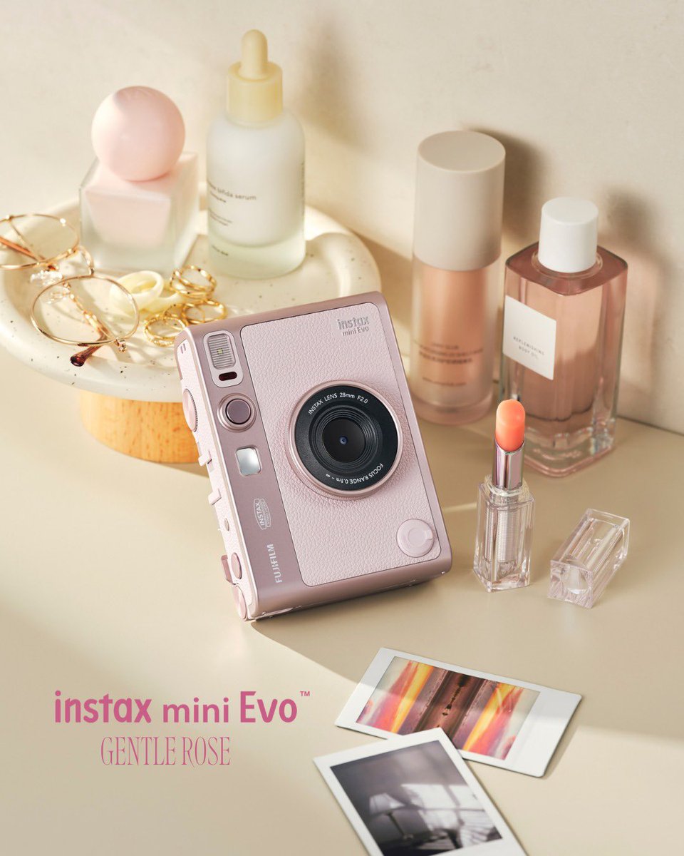 mondaeisdaisy's tweet photo. ใครชอบกล้องโพลารอยด์แต่กลัวเปลืองฟิล์ม ตัวนี้ตอบโจทย์ 📷
Instax mini EVO มีจอให้ดูก่อน ชอบค่อยปริ้น ไม่ต้องเสียฟิล์มกับรูปหลับตา 😂 สี Gentle Rose หวานแบบผู้ใหญ่ ถือไปคาเฟ่คือปัง
#instax #ของมันต้องมี #instaxminievo #instax #กล้องอินสแตนท์ #กล้องโพลารอยด์ #ป้ายยา https://t.co/5ZYofHBL6t