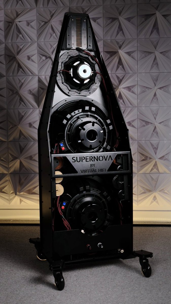 AudioVideoWars's tweet photo. Cztery 15-calowe woofery na parę, Mundorf AMT i konstrukcja bez klasycznej skrzyni. Polska marka VirtualHiFi pokaże kolumny Supernova dla fanów koncertowej skali. 🇵🇱

📍 Radisson Blu Sobieski. 23-25.10
🎫 https://t.co/PWsDDSJnHM
#AudioVideoShow https://t.co/IhGf0oESSr