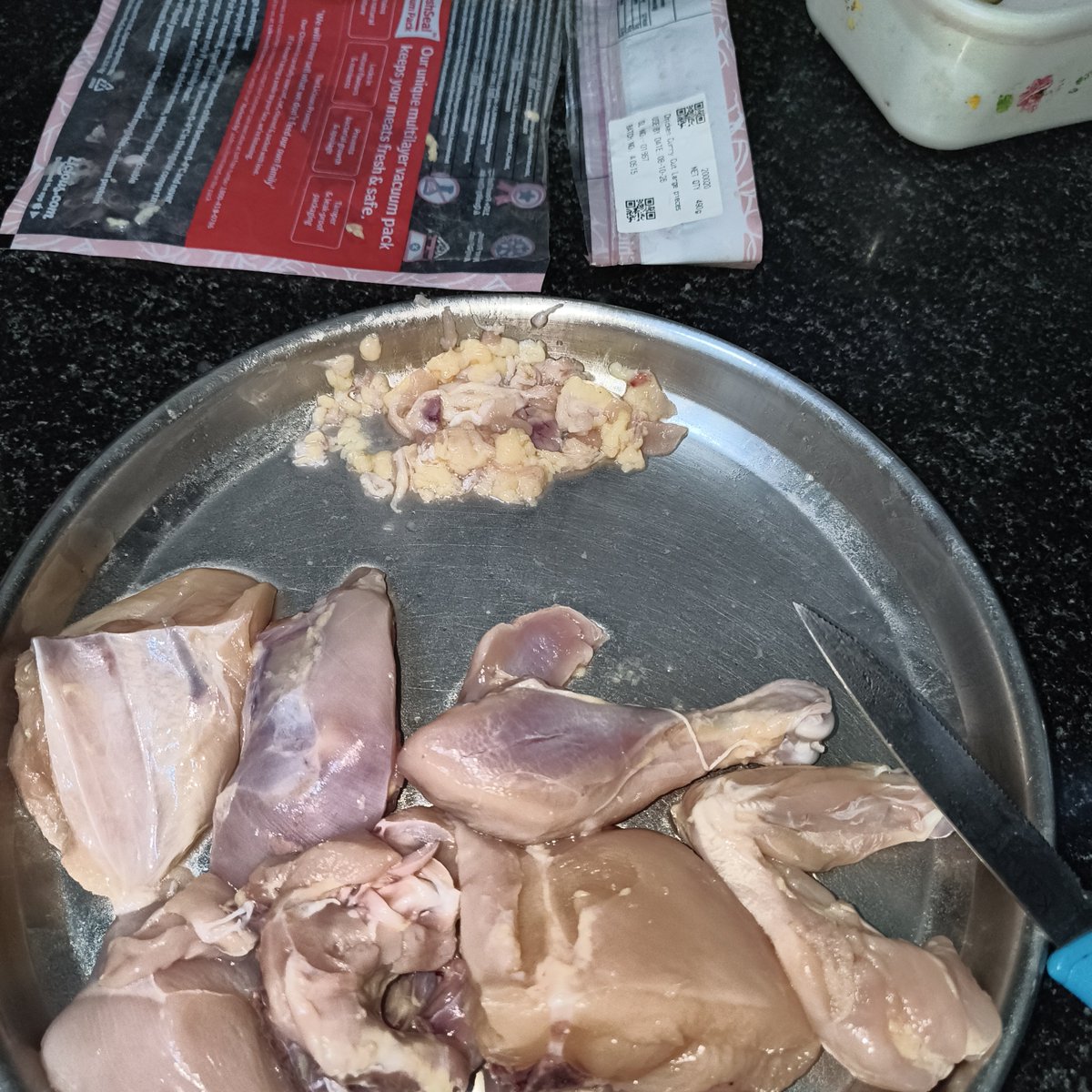__vinks__'s tweet photo. @LiciousFoods You gave me the horrific nightmare for the lifetime where I became a butcher trying to skin the cut pieces.

I don't need a refund for my experiences as I want to keep it my memory to make wise decisions and one of it is to stop buying form Licious.

Thankyou https://t.co/BMPhssPLBU