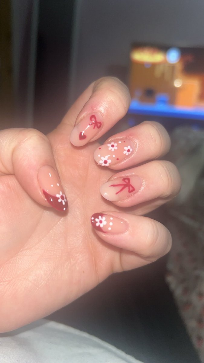 imcalleddee's tweet photo. Birthday nailssss💅🏻 https://t.co/KOJLAl9Wei