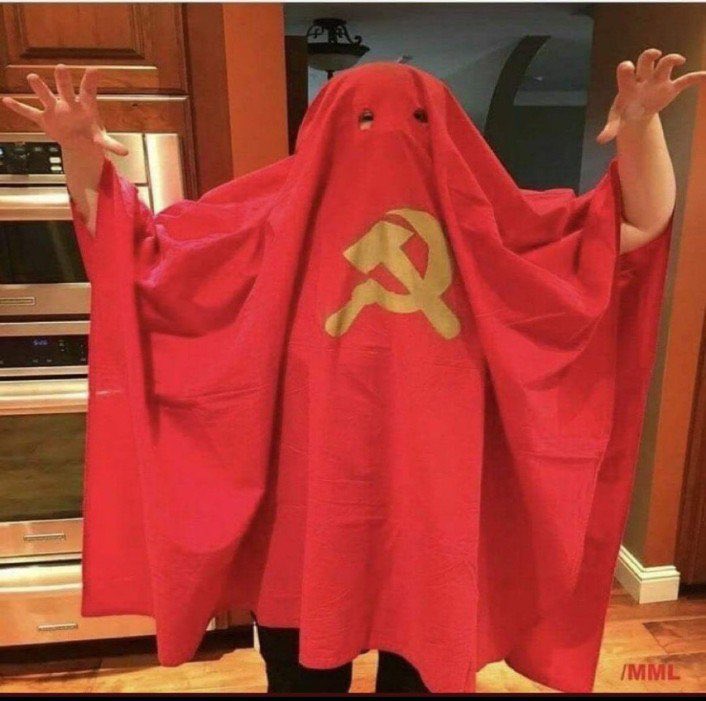 Brsirr's tweet photo. @delaunoy2 Boric el comunista 🤣 https://t.co/zJDYN9Jtyu