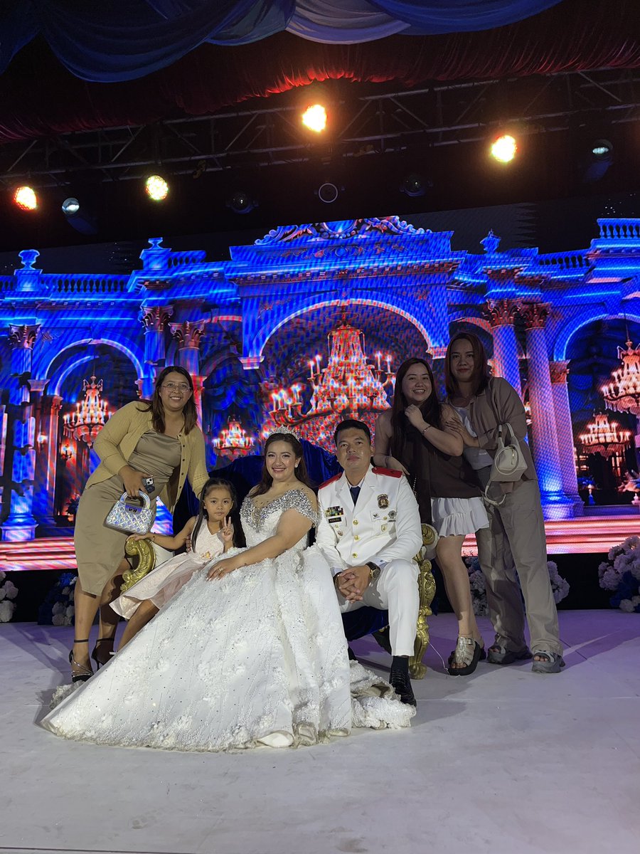 bernardtalavera's tweet photo. DDAY!! finally, from the moment na ayaw na ayaw magpakasal to finally "you look so beautiful in white"
congratulations marekoooyy mhaine and jeypi🫶🏻💐 https://t.co/cSuthKEqAN