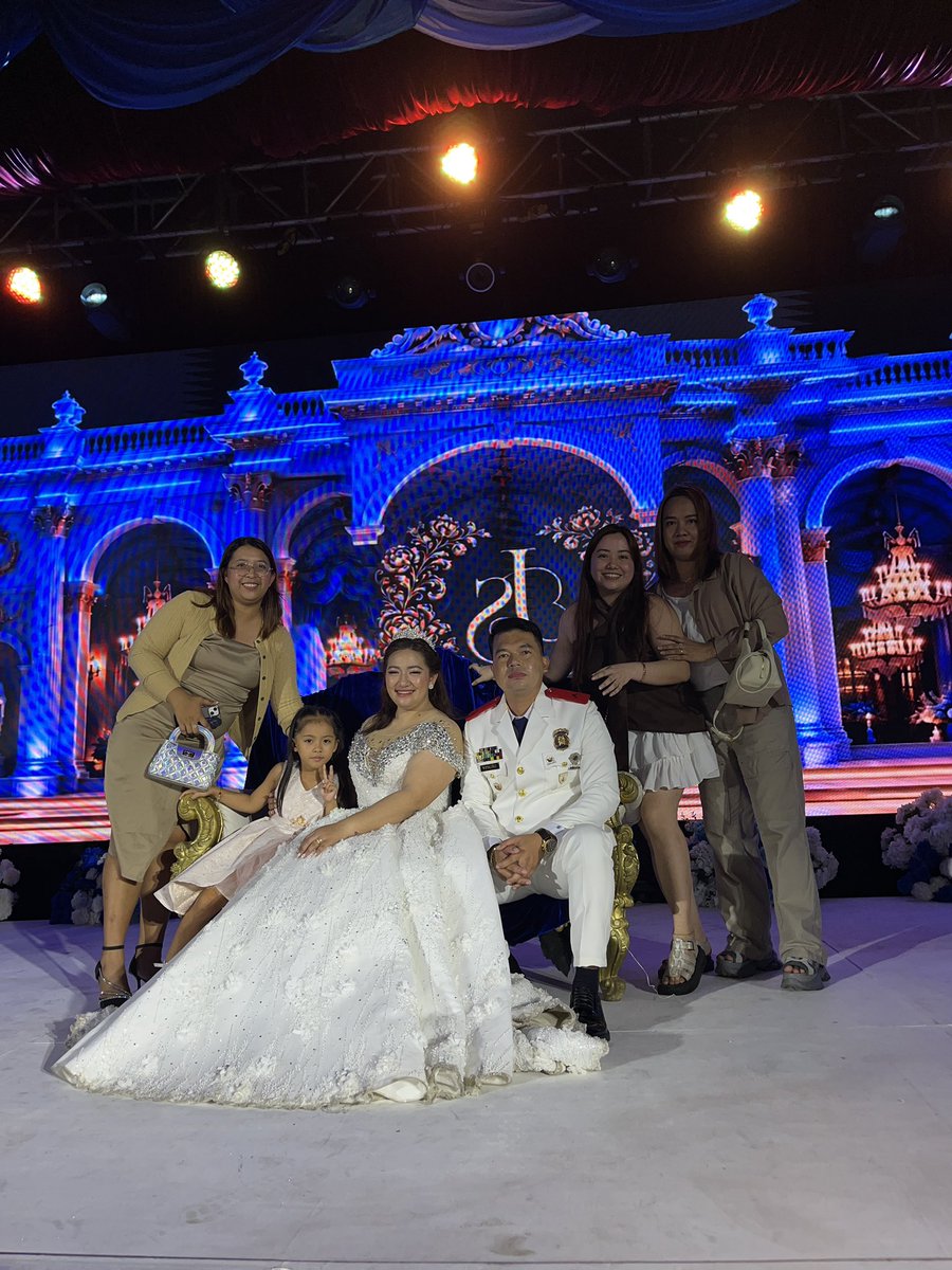 bernardtalavera's tweet photo. DDAY!! finally, from the moment na ayaw na ayaw magpakasal to finally "you look so beautiful in white"
congratulations marekoooyy mhaine and jeypi🫶🏻💐 https://t.co/cSuthKEqAN