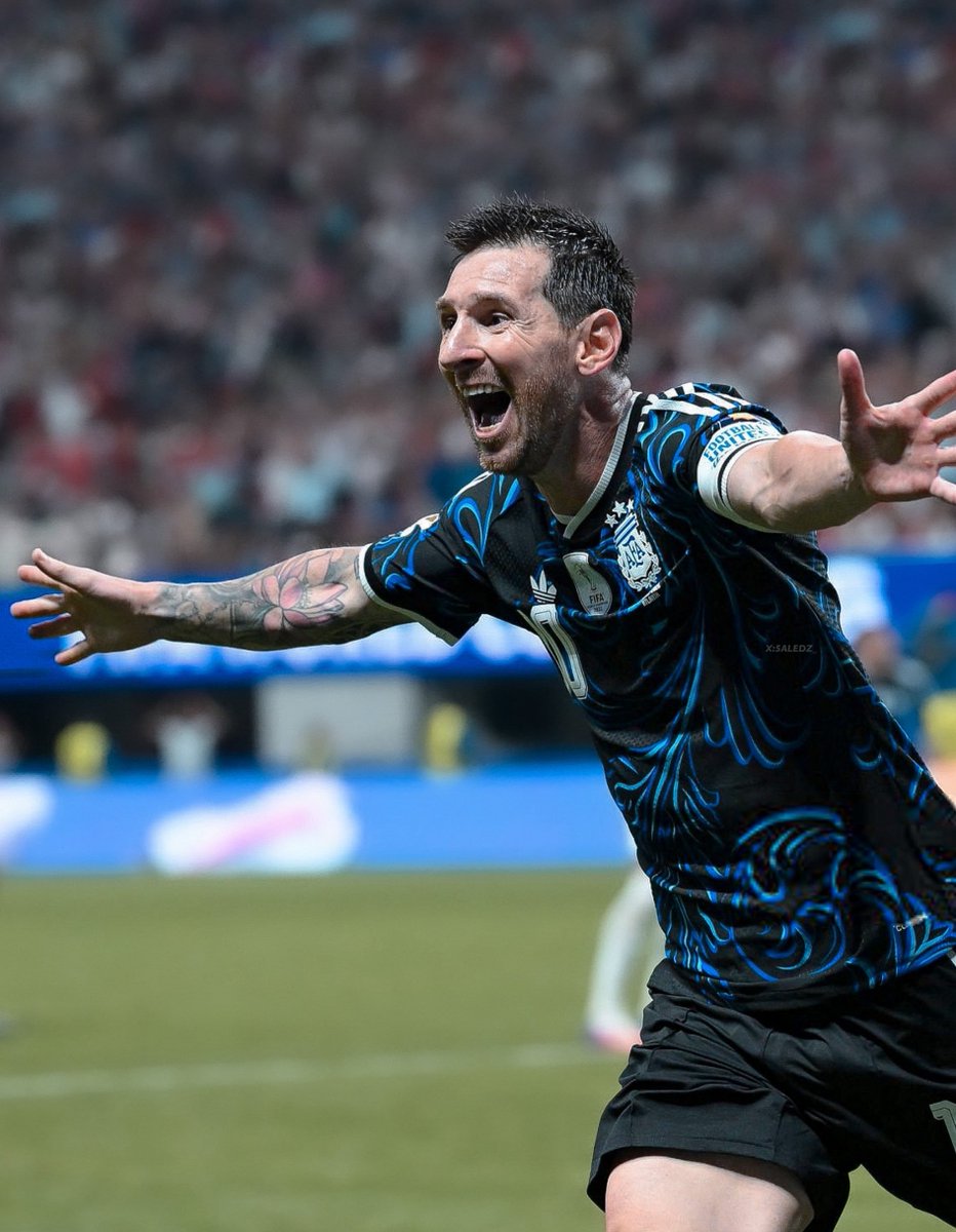 Bhavya_H_Joshi's tweet photo. It's always been a moment of joy while watching you play and enjoying your glorious journey. For me its always MESSI=FOOTBALL &amp; FOOTBALL=MESSI.
Thank you for making this sport special. 
Thank you for everything.
To the BEST footballer Lionel Messi. https://t.co/ogpKLLJniq