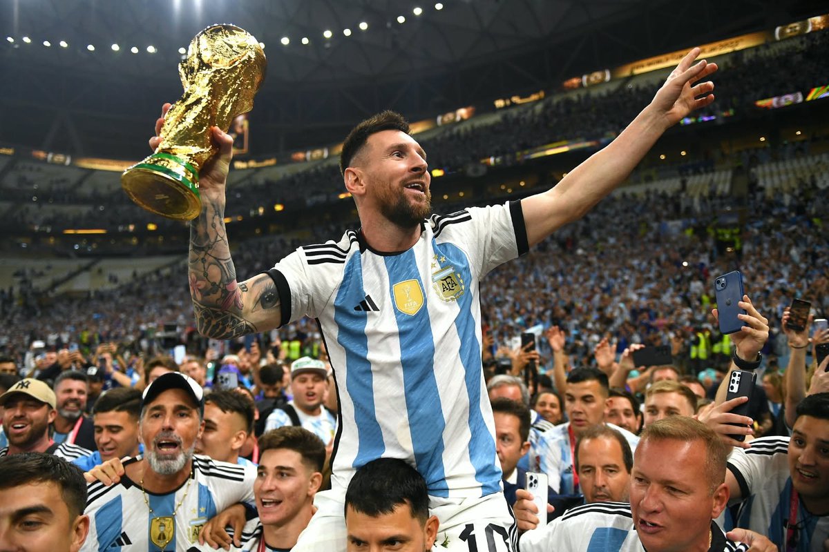 Bhavya_H_Joshi's tweet photo. It's always been a moment of joy while watching you play and enjoying your glorious journey. For me its always MESSI=FOOTBALL &amp; FOOTBALL=MESSI.
Thank you for making this sport special. 
Thank you for everything.
To the BEST footballer Lionel Messi. https://t.co/ogpKLLJniq
