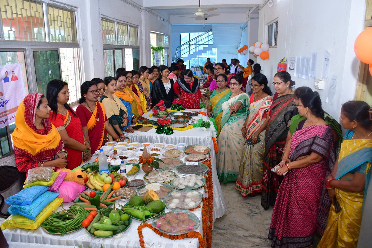 DMKhordha's tweet photo. ଜିଲ୍ଲାସ୍ତରୀୟ ୯ମ ରାଷ୍ଟ୍ରୀୟ ପୋଷଣ ମାସ-୨୦୨୬ ଖୋରଧା ଠାରେ ଅନୁଷ୍ଠିତ ହୋଇଯାଇଛି। ଏହି ଅବସରରେ ପୋଷଣ ସଚେତନତା ପଦଯାତ୍ରା, ପୁଷ୍ଟିକର ଖାଦ୍ୟ ଓ ଆଦ୍ୟଶୈଶବ ଯତ୍ନ-ଶିକ୍ଷା ସାମଗ୍ରୀ ପ୍ରଦର୍ଶନୀ, ରକ୍ତହୀନତା ପରୀକ୍ଷା ଶିବିର ଏବଂ ବିଭିନ୍ନ ପ୍ରତିଯୋଗିତାର କୃତୀ ପ୍ରତିଯୋଗୀଙ୍କୁ ପୁରସ୍କୃତ କରାଯ���ଇଥିଲା। @CMO_Odisha @WCDOdisha https://t.co/KGdH6DH6gD