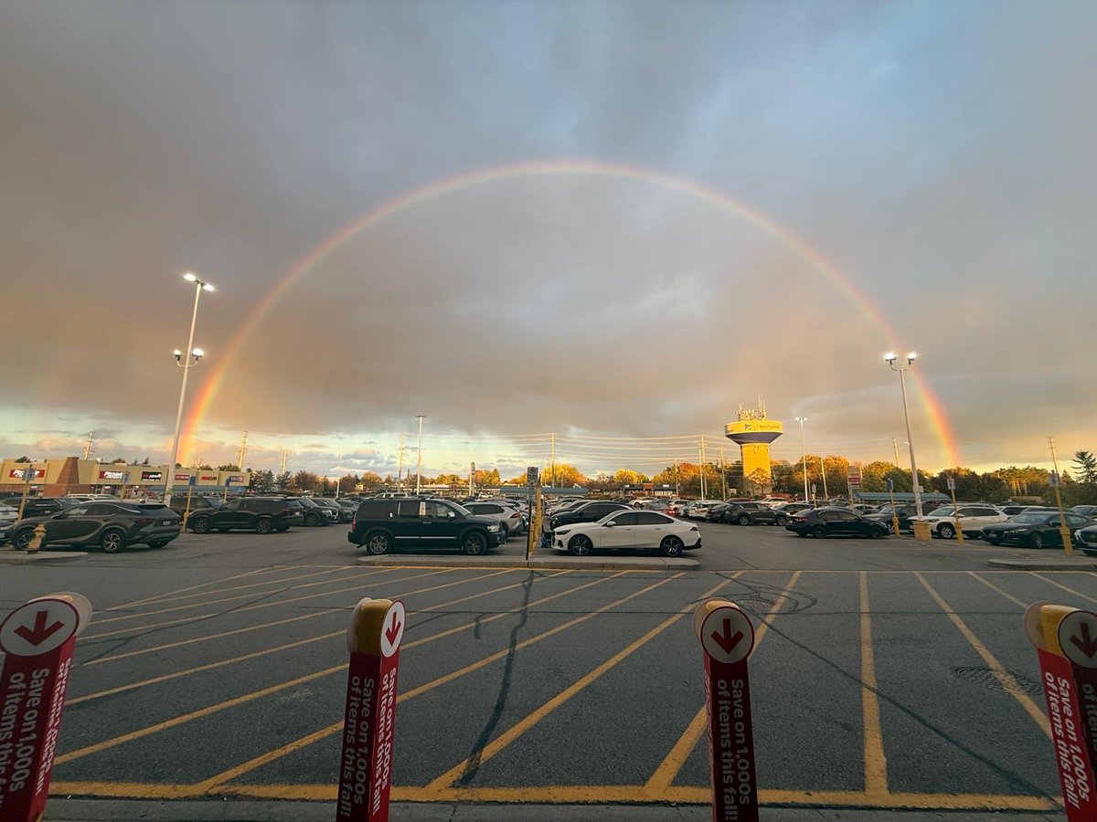 Maddie29us's tweet photo. آسمونِ دیروز ☄️🌈☁️ https://t.co/rvbhD1ulaI