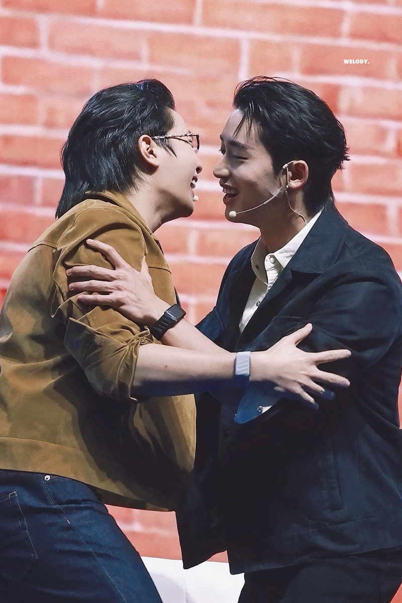 _welody's tweet photo. 261006 @Williamjkp1 @EstRvp 

I love my job~^ω^

WILLIAMEST WESLEY ON STAGE
#GMMTVLiveHouse 
#WilliamEst #วิลเลี่ยมเอส https://t.co/JmXawedhmR