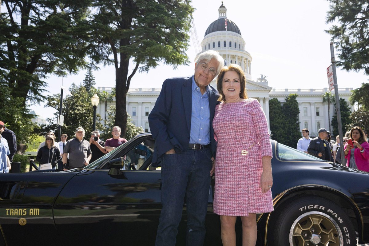 Lady330Boss's tweet photo. California just gave classic-car owners a win. 🚗🇺🇸

“Jay Leno’s Law” creates a phased smog-check exemption for qualifying 1976–1985 collector cars, starting in 2028.

A win for keeping automotive history on the road.

#ClassicCars #JayLeno #California #CarCulture https://t.co/iTsSFhmsxB