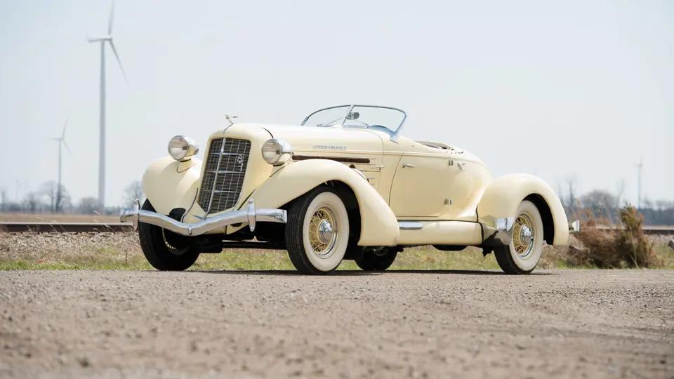 Lady330Boss's tweet photo. American automotive history is going under the hammer. RM Sotheby’s Hershey Auction returns Oct. 7–8, featuring icons like a 1934 Duesenberg Model J and 1935 Auburn Speedster.The Duesenberg is estimated at $900K–$1.2M.History comes with a price.#ClassicCars #Duesenberg #Auburn https://t.co/f6xdfTp5RQ