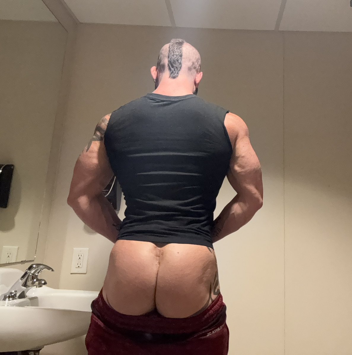 WerewolfTest's tweet photo. Sometimes I don’t realize how muscular my ass actually is https://t.co/YLYZsxQrf5