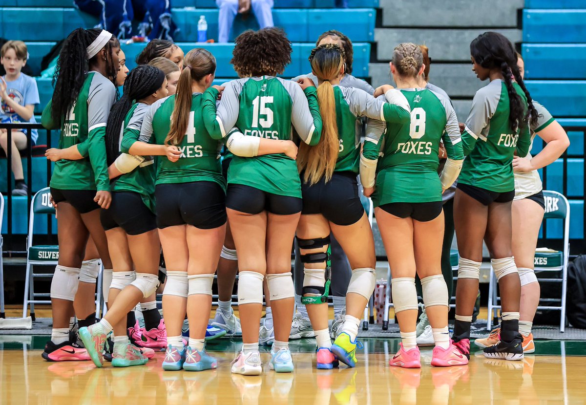 GoFlashWin's tweet photo. 🐺🏈🏐 Back at it with the Foxes! Head on over to https://t.co/TBUfYUtPyk for more photos of Dutch Fork Varsity and JV Volleyball vs River Bluff and Ridge View and Varsity Football bs Ridge View. https://t.co/xc3nG7VZYb
