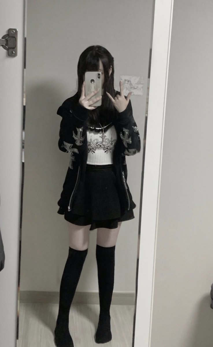 nyamyaS2's tweet photo. 3年前の地雷系だった頃 https://t.co/hMucpdJliY