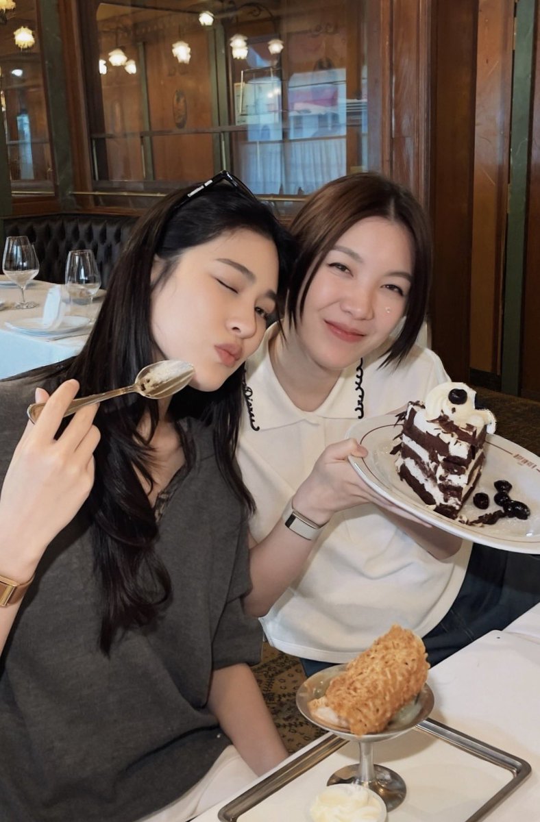PpPwpsone's tweet photo. ปารีสที่มีเธอมันดีจริงๆ

#LingOrmDiorSummer27 #LinglingKwong #OrmKornnaphat  #LingOrm #Dior #DiorSummer27 #PFW https://t.co/KfkQymin3R