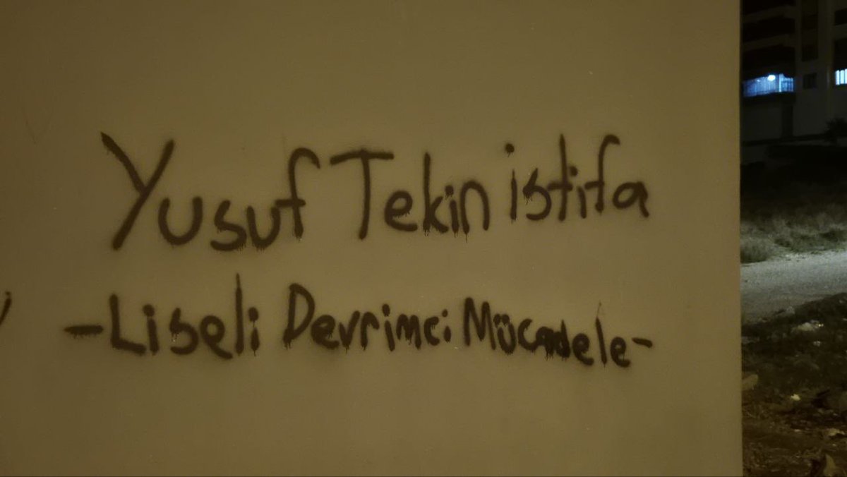 lisdevmucadele1's tweet photo. Can güvenliğimizi sağlayamayanlara Bursa sokaklarından sesleniyoruz:
YUSUF TEKİN İSTİFA! https://t.co/9KG93PKRaq