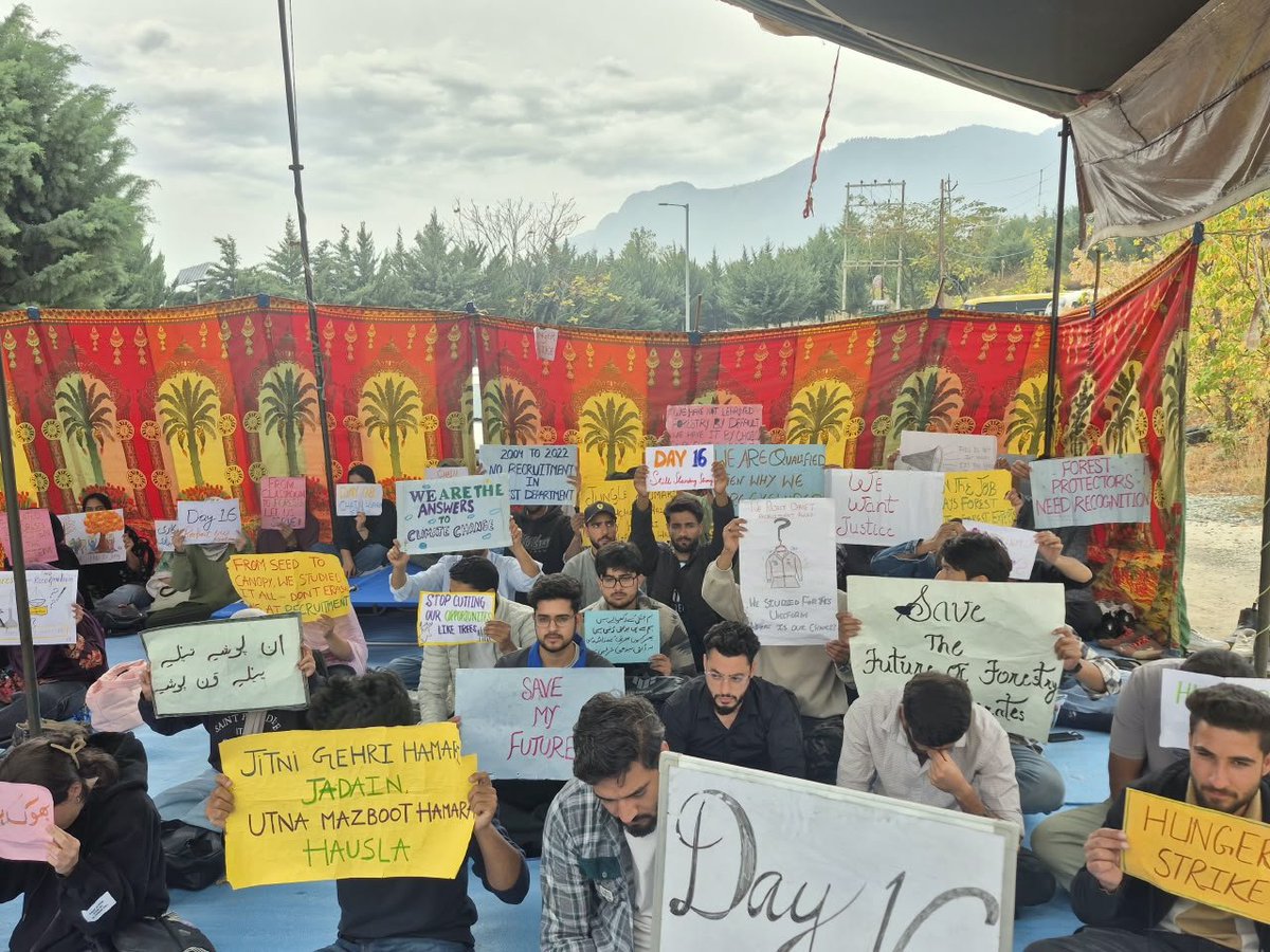 JKFSA_'s tweet photo. DAY 16 OF PROTEST | DAY 8 OF CHAIN HUNGER STRIKE

Sixteen days have passed, yet the students continue to stand with dignity and determination. Eight days into the chain hunger strike, the weight of this prolonged struggle is real, but so is our hope for a fair resolution.

We remain committed to a peaceful and lawful path, believing that perseverance will eventually bring the attention and justice that these students are seeking. 

@OmarAbdullah @dcganderbal @PCCFANDHOFF_JK @sakinaitoo @JatinKishore7 @JavedRanaa @Sunil_SharmaBJP @ANI @GreaterKashmir @RisingKashmir @GulistanNewsTV @Gbl_Police @javeddar786

#Day16 #ChainHungerStrike #ForestryStudents #ForesterRecruitment