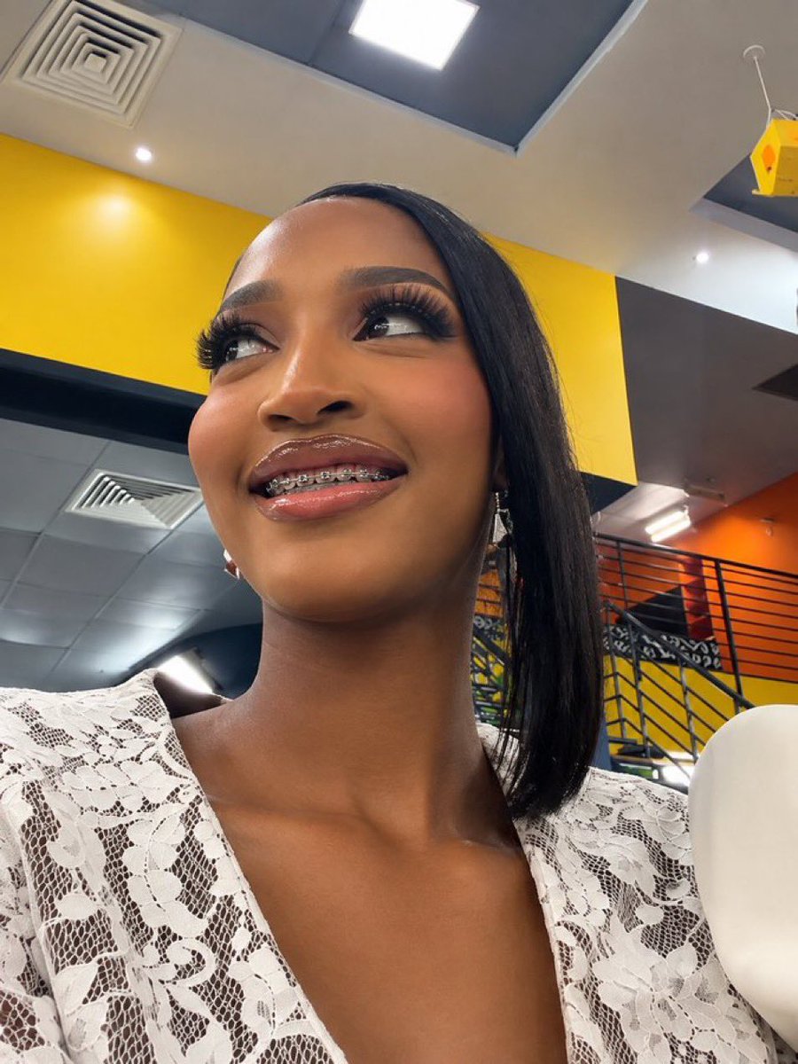 DEE_IS_HER's tweet photo. KEREN USAKU BANTAI
BLUETHOPIA!!
Gag🤭>>>>>>>>
#BBNaija https://t.co/yExSLGIvEJ