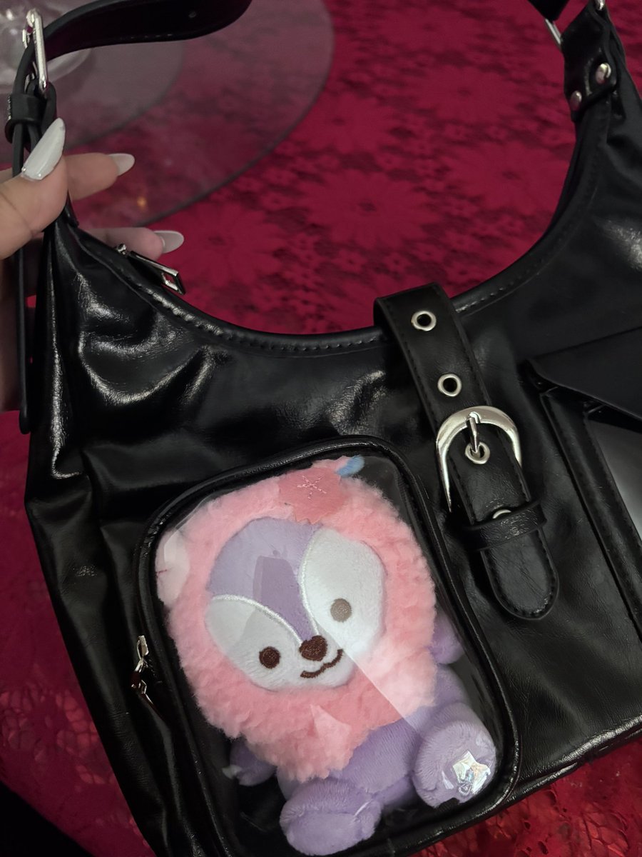 yuuzawm's tweet photo. meu Mang chegou e já coloquei na bolsa do show 🥰 https://t.co/Iv734C9HtW