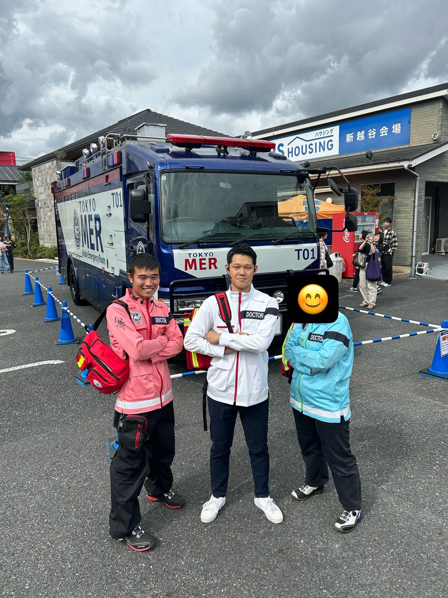 mer_sv26's tweet photo. 喜多見チーフそっくりなお父さん発見🤣
写真撮って貰って嬉しい😭
なんと！フォンチーさんのアカウントで僕らの写真が投稿されてた📸
MERメンバーにもチームさながら  そして
相良道明を知っていただける時がくるのを願います🙏#ＭＥＲ   #mer #バズりたい https://t.co/zxBiR7X5TH